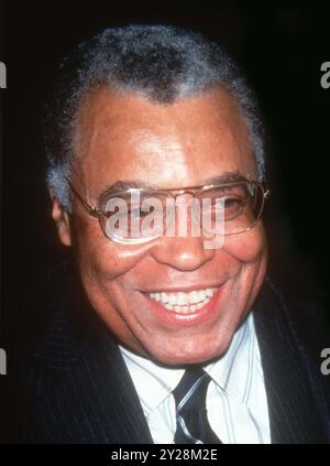 PHOTOS DU DOSSIER : James Earl Jones (1931-2024). James Earl Jones 1993 photo par John Barrett/PHOTOlink/MediaPunch crédit : MediaPunch Inc/Alamy Live News Banque D'Images