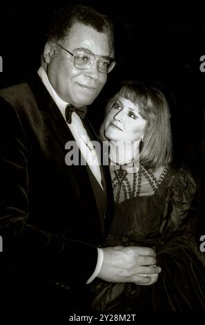 PHOTOS DU DOSSIER : James Earl Jones (1931-2024). James Earl Jones et Cecilia Hart photo non datée par Adam Scull/PHOTOlink/MediaPunch crédit : MediaPunch Inc/Alamy Live News Banque D'Images