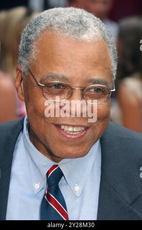 PHOTOS DU DOSSIER : James Earl Jones (1931-2024). James Earl Jones, 2002, photo de John Barrett/PHOTOlink/MediaPunch crédit : MediaPunch Inc/Alamy Live News Banque D'Images