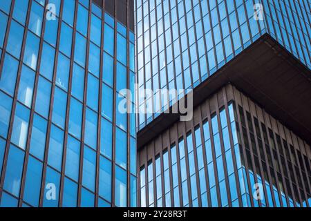 KTW - immeubles de bureaux de Neomodern à Katowice, capitale de la Voïvodie de Silésie, Pologne. Jour. Disposition horizontale Banque D'Images