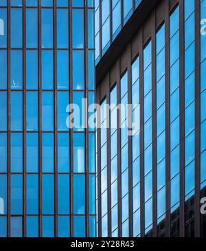 KTW - immeubles de bureaux de Neomodern à Katowice, capitale de la Voïvodie de Silésie, Pologne. Jour. Disposition verticale Banque D'Images