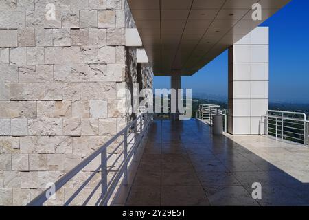 LOS ANGELES, CA -31 août 2023 – vue du Getty Center, qui abrite le J. Paul Getty Museum situé dans le quartier Brentwood de Los Angeles, Cali Banque D'Images