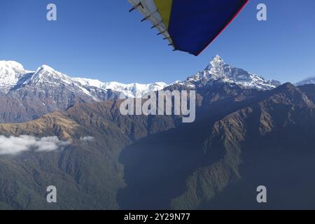 Vue aérienne de la chaîne d'Annapurna de l'Himalaya en partie du Népal Banque D'Images