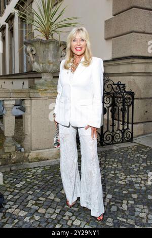 Parti demi-finale ronde de jugement - Emmy Awards beim cocktail Prolonge anlässlich der demi-finale ronde de jugement für die International Emmy Awards im Schlosshotel Berlin par Patrick Hellmann AM 09.09.2024 à Berlin. *** Partie demi-finale du jury des Emmy Awards au cocktail Prolonge à l'occasion de la demi-finale du jury des Emmy Awards internationaux au Schlosshotel Berlin par Patrick Hellmann le 09 09 2024 à Berlin Copyright : xEventpressxKochanx Banque D'Images