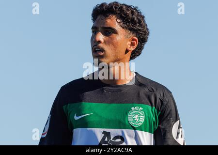 Alcochete, Portugal. 20 août 2024. Rayhan Momade (Sporting CP) vu lors du match de Liga Revelacao entre les équipes de Sporting CP et SL Benfica à Estadio Aurelio Pereira. Sporting u23 vs SL Benfica u23 ; score final 1:0 crédit : SOPA images Limited/Alamy Live News Banque D'Images