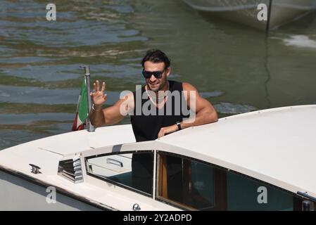 Venise Lido, Italie. 31 août 2024. Sam Asghari arrive au quai de l'hôtel Excelsior dans le Lido de Venise pour le 81e Festival du film de Venise. Crédit : @ALollo/Alamy Li Banque D'Images