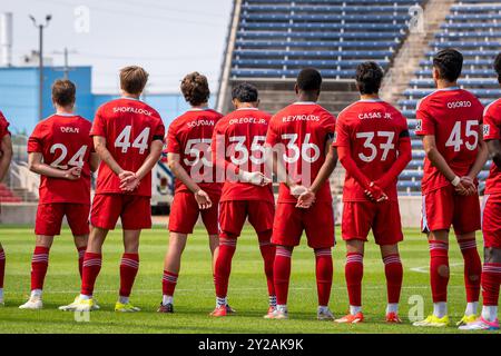 Bridgeview, États-Unis. 08 septembre 2024. Les joueurs de Chicago se présentant pour l'hymne national pour le match de football MLS NextPro entre Chicago Fire FC II et FC Cincinnati II au SeatGeek Stadium. Score final : Chicago Fire FC II 1:1 FC Cincinnati II crédit : SOPA images Limited/Alamy Live News Banque D'Images