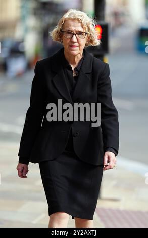 La présidente de l'enquête Lady Justice Thirlwall arrive à l'hôtel de ville de Liverpool, avant les audiences sur les meurtres et tentatives de meurtre de bébés par l'infirmière Lucy Letby. L'enquête examinera comment l'infirmière a pu assassiner des bébés dans l'unité néonatale de l'hôpital Comtesse de Chester. Letby a été reconnue coupable des meurtres de sept bébés et des tentatives de meurtre de sept autres, et de deux tentatives sur un enfant, lorsqu'elle a travaillé à l'unité néonatale de l'hôpital entre juin 2015 et juin 2016. Letby purge 15 ordres à vie entière - ce qui fait d'elle la quatrième femme dans l'histoire du Royaume-Uni à se faire dire qu'elle le fera Banque D'Images