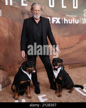 Jeff Bridges avec Freya & Fury The Rottweilers lors de la première de THE OLD MAN Season 2 de FX qui s'est tenue au Hammer Museum de Los Angeles, CA, le lundi 9 septembre 2024. (Photo de Sthanlee B. Mirador/Sipa USA) Banque D'Images