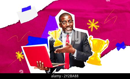 Homme d'affaires tenant un ordinateur portable, pointant vers le spectateur, symbolise le leadership, la technicité et l'orientation stratégique vers le succès des affaires Banque D'Images