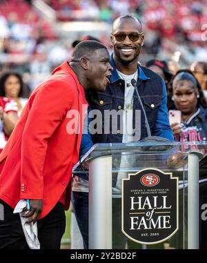 09 septembre 2024 Santa Clara CA U.S.A 49ers ancien Running back Frank Gore (à gauche) et ancien coéquipier Tight End Vernon Davis (à droite) lors de la cérémonie du Hall of Fame des 49ers à la mi-temps lors du match de football NFL Monday Night entre les jets de New York et les 49ers de San Francisco. Les 49ers ont battu les jets 32-19 au Levi Stadium San Francisco Calif. Thurman James/CSM Banque D'Images