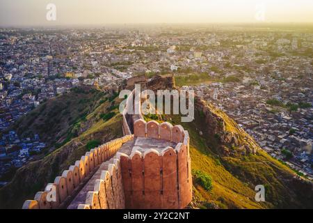 Vue de Jaipur, la capitale du Rajasthan, sur le fort de Nahargarh en Inde Banque D'Images