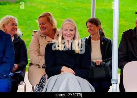 Trondelag, Norvège. 10 septembre 2024. Selbu 20240910. Le prince héritier norvégien Haakon et la princesse héritière mette-Marit visitent Selbu mardi lors de leur voyage dans le comté de Trøndelag. Photo : Lise Aaserud / NTB crédit : NTB / Alamy Live News Banque D'Images