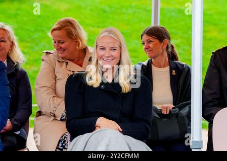 Trondelag, Norvège. 10 septembre 2024. Selbu 20240910. Le prince héritier norvégien Haakon et la princesse héritière mette-Marit visitent Selbu mardi lors de leur voyage dans le comté de Trøndelag. Photo : Lise Aaserud / NTB crédit : NTB / Alamy Live News Banque D'Images