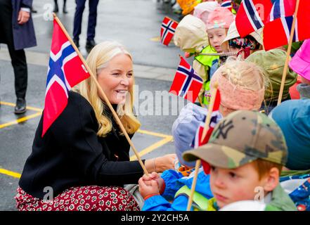 Trondelag, Norvège. 10 septembre 2024. Selbu 20240910. Le prince héritier norvégien Haakon et la princesse héritière mette-Marit visitent Selbu mardi lors de leur voyage à Trondelag. Photo : Lise Aaserud / NTB crédit : NTB / Alamy Live News Banque D'Images