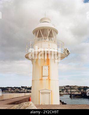 Phare de brise-lames de Brixham, Brixham, Devon, Angleterre, Royaume-Uni. Banque D'Images