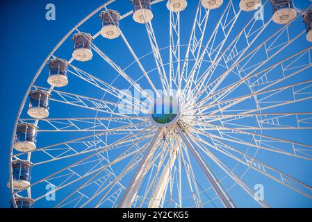 Vue d'une grande roue lors d'une foire dans le sud de l'Allemagne Banque D'Images
