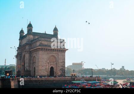 Le monument de la porte de l'Inde par une journée ensoleillée, Mumbai, Maharashtra, Inde, Asie Banque D'Images