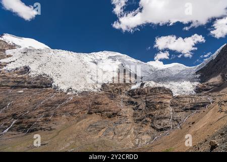 Karola Gyantse Gyantse Glacier dans l'ensemble du pays au Tibet est la plus grande l'un occupant 9,4 kilomètres carrés et à atteindre 5 560 mètres de haut. Banque D'Images