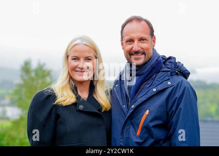 Trondelag, Norvège. 10 septembre 2024.Selbu 20240910. Le prince héritier norvégien Haakon et la princesse héritière mette-Marit visitent Selbu mardi lors de leur voyage à Trondelag. Photo : Lise Aaserud / NTB crédit : NTB / Alamy Live News Banque D'Images