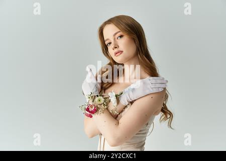 Une femme élégante embrasse la beauté naturelle avec des accents floraux. Banque D'Images