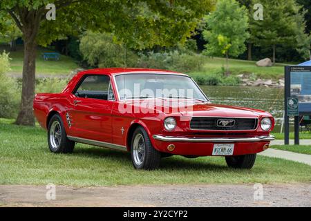 FRANKENMUTH, mi/États-Unis - 6 SEPTEMBRE 2024 : une Ford Mustang 1966, Frankenmuth Auto Fest, Heritage Park. Banque D'Images
