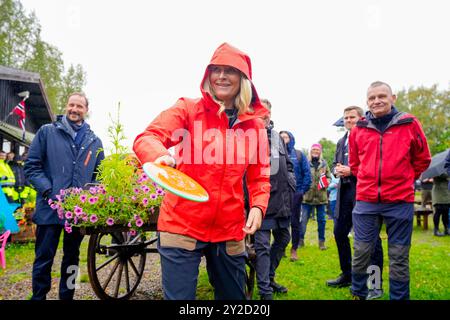 Trondelag, Norvège. 10 septembre 2024.Selbu 20240910. Le prince héritier norvégien Haakon et la princesse héritière mette-Marit visitent Selbu mardi lors de leur voyage à Trondelag. Photo : Lise Aaserud / NTB crédit : NTB / Alamy Live News Banque D'Images