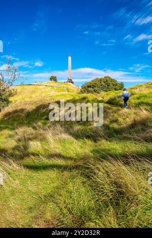 La flèche du monument de l'obélisque au sommet de One Tree Hill à Auckland, en Nouvelle-Zélande, a été érigée pour les célébrations du centenaire d'Auckland en 1940 Banque D'Images