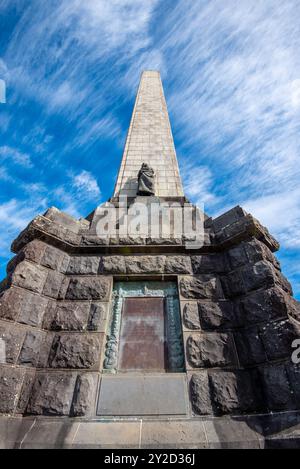 La flèche du monument de l'obélisque au sommet de One Tree Hill à Auckland, en Nouvelle-Zélande, a été érigée pour les célébrations du centenaire d'Auckland en 1940 Banque D'Images