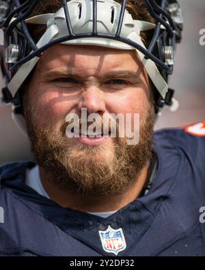 Chicago, il, États-Unis. 08 septembre 2024. Chicago Bears #65 Coleman Shelton se réchauffe avant le match contre les Titans du Tennessee à Chicago, il. Mike Wulf/CSM/Alamy Live News Banque D'Images