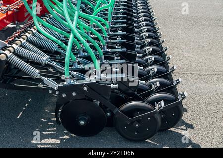 Grain de semoir de rangée sur l'exposition. Semoir de précision Banque D'Images