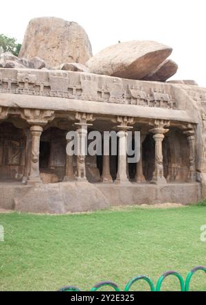 Sculpture monolithique (détail), pénitence d'Arjuna, Mahabalipuram, Tamil Nadu, Inde, Asie. Ce magnifique relief, sculpté au milieu du VIIe siècle Banque D'Images