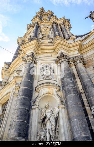 Détail architectural sur la cathédrale de Dresde de la Sainte Trinité (Katholische Hofkirche) sur la place Theaterplatz à Dresde, Saxe, Allemagne Banque D'Images