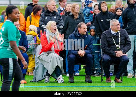 Trondelag, Norvège. 10 septembre 2024. Hommelvik 20240910. Le prince héritier norvégien Haakon et la princesse héritière mette-Marit visitent Hommelvik mardi lors de leur voyage à Trondelag. Photo : Lise Aaserud / NTB crédit : NTB / Alamy Live News Banque D'Images