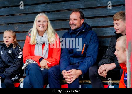 Trondelag, Norvège. 10 septembre 2024. Hommelvik 20240910. Le prince héritier norvégien Haakon et la princesse héritière mette-Marit visitent Hommelvik mardi lors de leur voyage à Trondelag. Photo : Lise Aaserud / NTB crédit : NTB / Alamy Live News Banque D'Images
