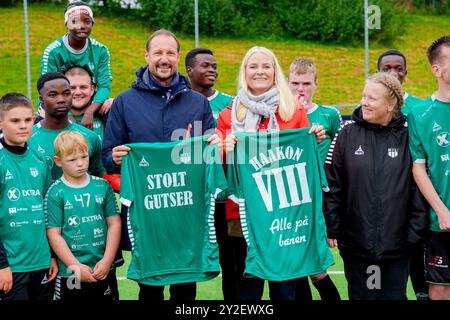 Trondelag, Norvège. 10 septembre 2024. Hommelvik 20240910. Le prince héritier norvégien Haakon et la princesse héritière mette-Marit visitent Hommelvik mardi lors de leur voyage à Trondelag. Photo : Lise Aaserud / NTB crédit : NTB / Alamy Live News Banque D'Images