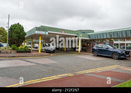 Entrée du bâtiment principal de l'hôpital Runcorn Halton. Banque D'Images
