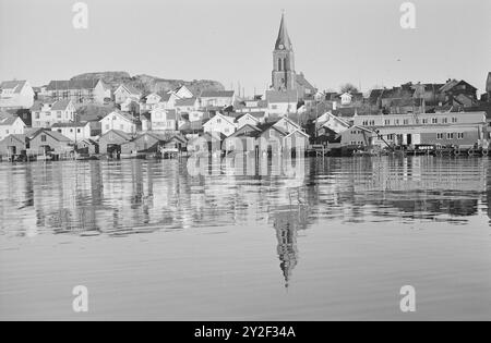 Current 2-6-1973 : L'archipel de l'écran du dimanche Svartskär est le nom du lieu où se trouve la série télévisée 'et kjøpmannshus i skjærgarden'. Toralv Maurstad a un grand rôle dans la série. Aktuell descendit la côte ouest suédoise pour trouver le vrai Svartskär. 0g nous l'avons trouvé. Ça ne s'appelle pas Svartskär, mais Florön. La plupart des enregistrements de la série télévisée ont eu lieu ici. Bohuslän et Fjällbacka. Photo : Sverre A. Børretzen ***PHOTO NON TRAITÉE*** cette image est traduite automatiquement Banque D'Images