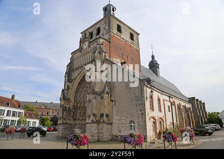 Église abbatiale catholique de Saint-Saulve, place Gambetta, Montreuil-sur-mer, pas de Calais, hauts de France, la Manche, France, Europe Banque D'Images