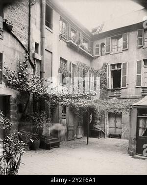 Eugène Atget - Cour de Rouen Boulevard St Germain - Paris à l'époque des oeuvres du Baron Haussmann Banque D'Images