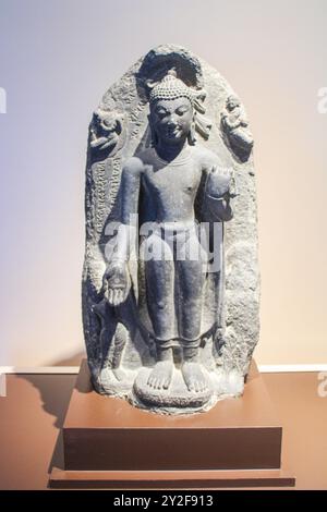 Bangkok, Thaïlande, Asie du Sud-est, Asie. Musée national de Bangkok. Bouddha debout donnant la bénédiction ou Varada Mudra. Inde, Pala CA 9ème siècle après JC Banque D'Images