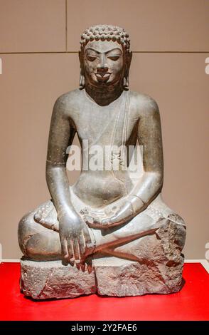 Bangkok, Thaïlande, Asie du Sud-est, Asie. Musée national de Bangkok. Sculpture de Bouddha appelant la Terre du témoin (Bhumisparsa mudra ou Maravijaya) Banque D'Images