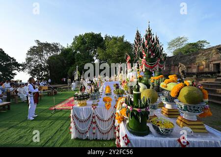 Cérémonie ornée pour marquer le début du festival Ganesh Chaturthi, devant la porte est de Prasat Phanom Rung, célébrant le retour de Ganesha Banque D'Images