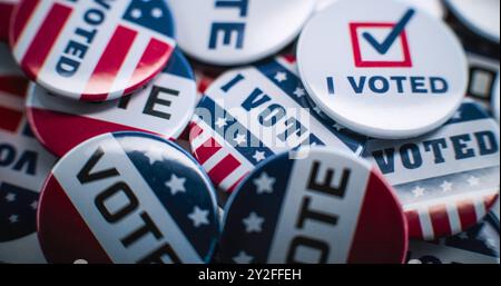 Gros plan des badges patriotiques avec logo du drapeau américain et inscription vote. Jour des élections aux États-Unis d'Amérique. Race politique et campagne présidentielle. Concept de démocratie et de patriotisme. Banque D'Images