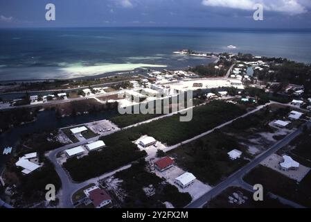 AJAXNETPHOTO. JUIN 1981. TINGLER ISLAND & SOMBRERO BEACH, MARATHON, FLORIDE, ÉTATS-UNIS. - PRIME KEYS IMMOBILIER - EXPANSION DE LA PROPRIÉTÉ RÉSIDENTIELLE EN COURS. PHOTO:JONATHAN EASTLAND/AJAXREF:908034 146 Banque D'Images