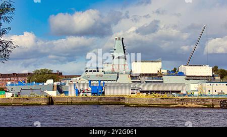 Glasgow, Écosse, Royaume-Uni. 10 septembre 2024. Le HMS Cardiff et le navire jumeau HMS Glasgow sont ensemble pour la première fois alors qu'ils sont terminés au scotstoun du chantier naval BAE systemds dans la ville. C'est le hms glasgow. Crédit Gerard Ferry /Alamy Live Banque D'Images