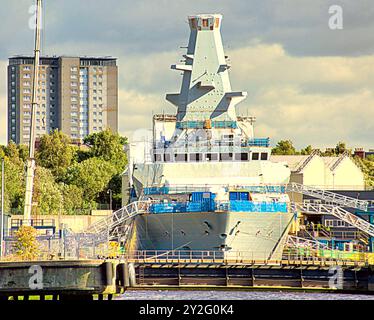 Glasgow, Écosse, Royaume-Uni. 10 septembre 2024. Le HMS Cardiff et le navire jumeau HMS Glasgow sont ensemble pour la première fois alors qu'ils sont terminés au scotstoun du chantier naval BAE systemds dans la ville. C'est le hms cardiff. Crédit Gerard Ferry /Alamy Live Banque D'Images