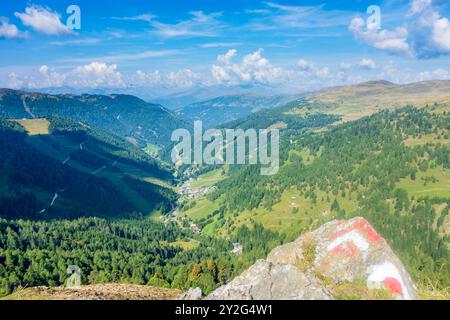 Thomatal : Hamlet Schönfeld, vallée de Feldbach, montagnes du Nock (Nockberge ou Nockgebirge) à Lungau, Salzbourg, Autriche Banque D'Images