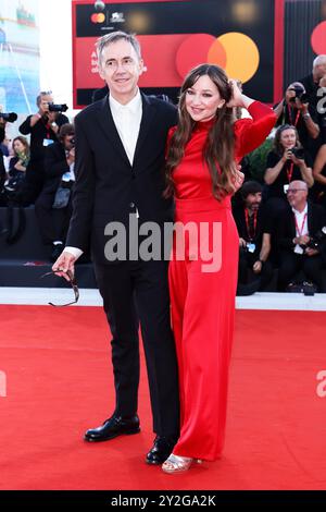 VENISE, ITALIE - 06 SEPTEMBRE : le réalisateur Dag Johan Haugerud et Andrea Bræin Hovig assistent au tapis rouge 'Kjaerlighet' (amour) lors du 81e Festival international du film de Venise au Palazzo del Cinema le 06 septembre 2024 à Venise, Italie. (Photo de Mark Cape/Insidefoto) Banque D'Images