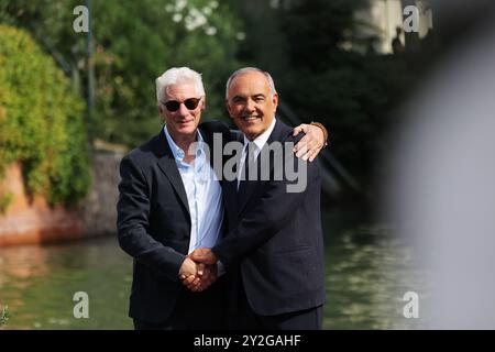 VENISE, ITALIE - 01 SEPTEMBRE : Richard Gere et Alberto Barbera sont vus au 81e Festival international du film de Venise le 1er septembre 2024 à Venise, Italie. (Photo de Mark Cape/Insidefoto) Banque D'Images